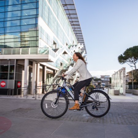 Bicicletta elettrica da donna: come sceglierla e i migliori modelli